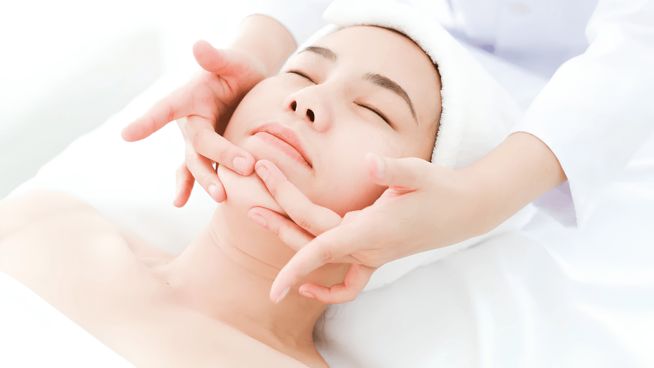 A serene spa setting featuring wellness treatments such as massage and relaxation therapies, highlighting the role of spa services in detoxifying the body and improving overall health.