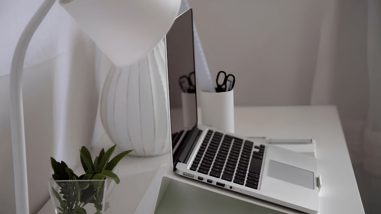 Compact home office setup designed for small spaces, optimized to improve laptop performance and productivity.